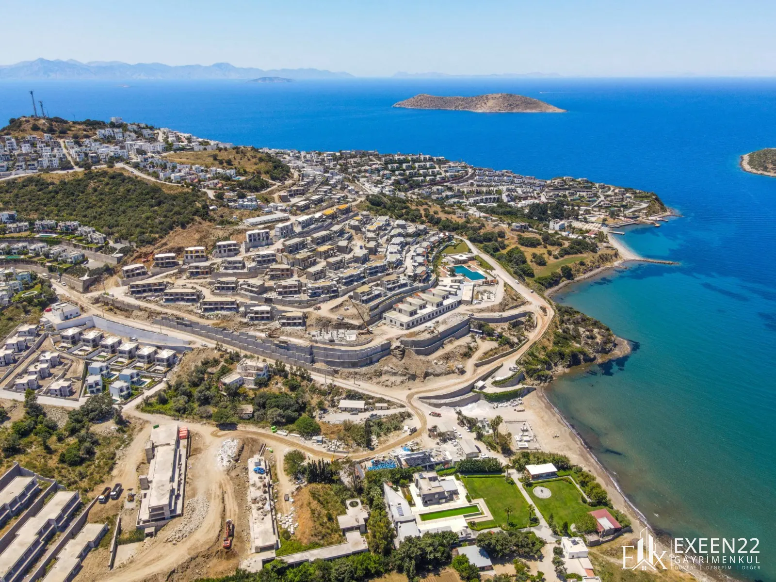 GÜMÜŞLÜK KOYUNBABA'DA DENİZE SIFIR SİTE İÇERİSİNDE 6+1 MALİKANE