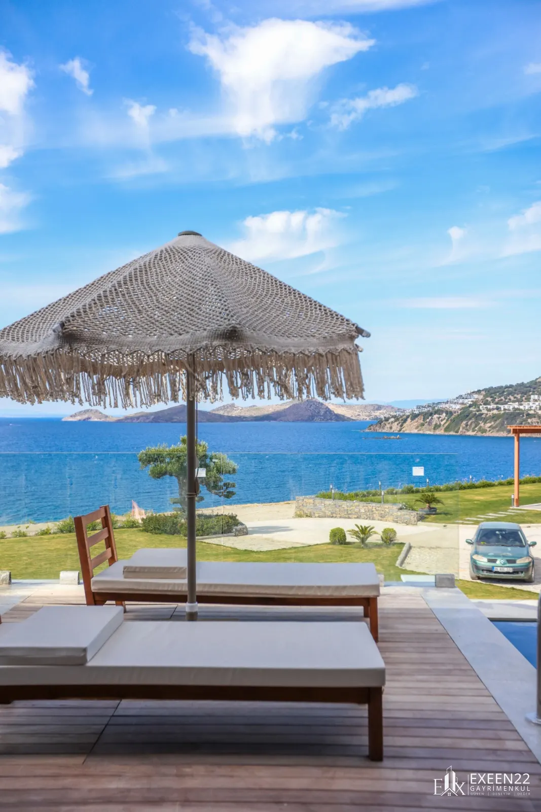 GÜMÜŞLÜK KOYUNBABA'DA DENİZE SIFIR SİTE İÇERİSİNDE 6+1 MALİKANE