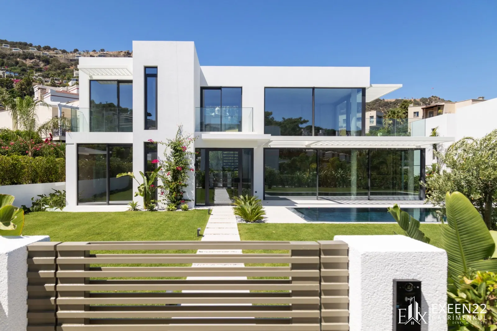 TÜRKBÜKÜ HEBİL DE DENİZE 100 METRE ÖZEL PLAJLI LUXURY VİLLA