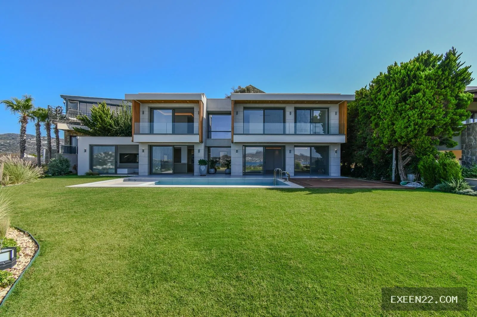 YALIKAVAK MERKEZ'DE MARİNAYA YÜRÜME MESAFESİNDE 1.000 M2 ARSA İÇERİSİNDE MÜSTAKİL LUXURY VİLLA