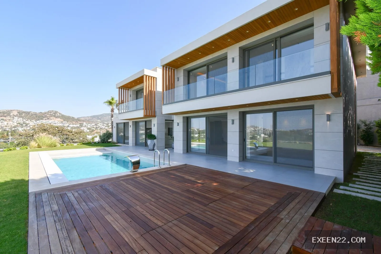 YALIKAVAK MERKEZ'DE MARİNAYA YÜRÜME MESAFESİNDE 1.000 M2 ARSA İÇERİSİNDE MÜSTAKİL LUXURY VİLLA