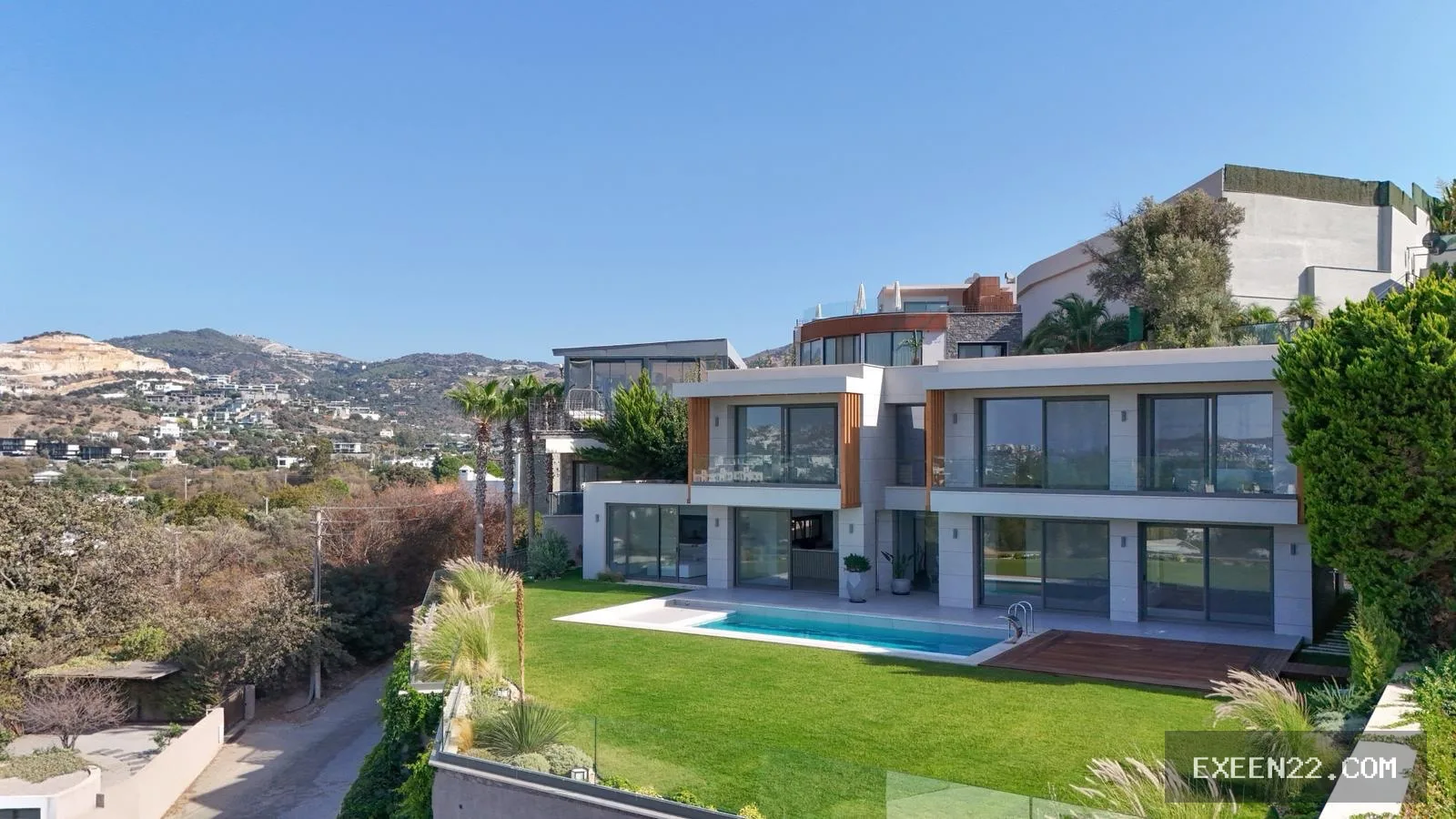 YALIKAVAK MERKEZ'DE MARİNAYA YÜRÜME MESAFESİNDE 1.000 M2 ARSA İÇERİSİNDE MÜSTAKİL LUXURY VİLLA