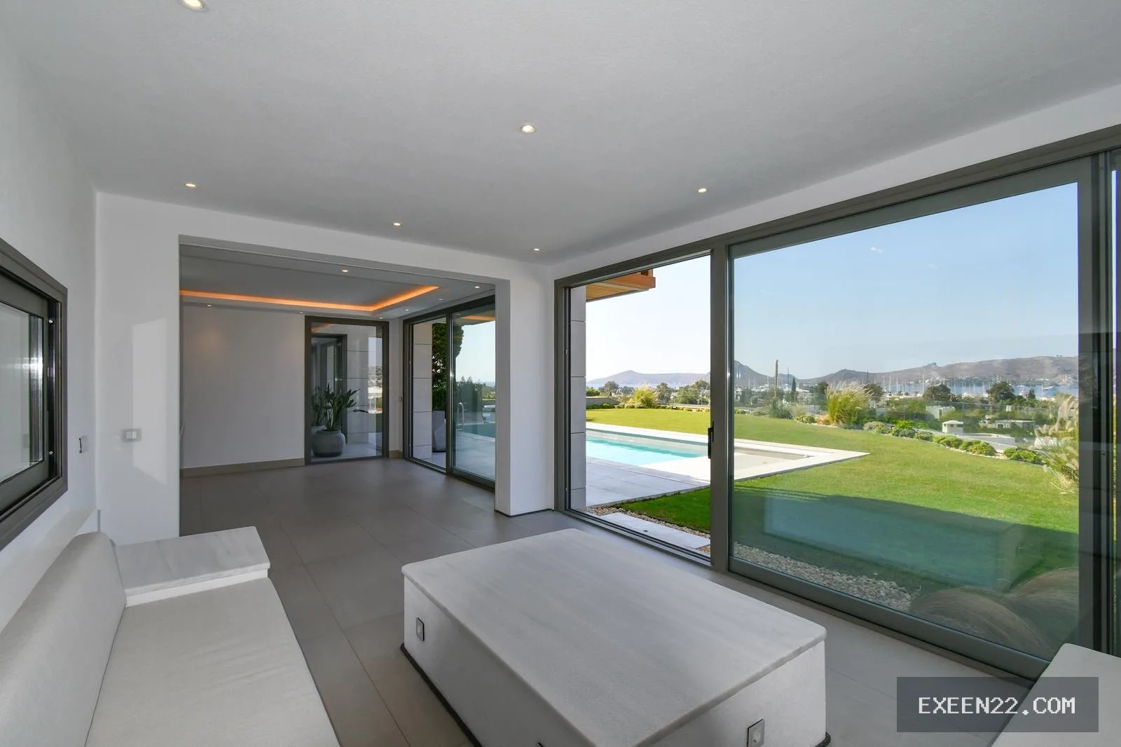 YALIKAVAK MERKEZ'DE MARİNAYA YÜRÜME MESAFESİNDE 1.000 M2 ARSA İÇERİSİNDE MÜSTAKİL LUXURY VİLLA