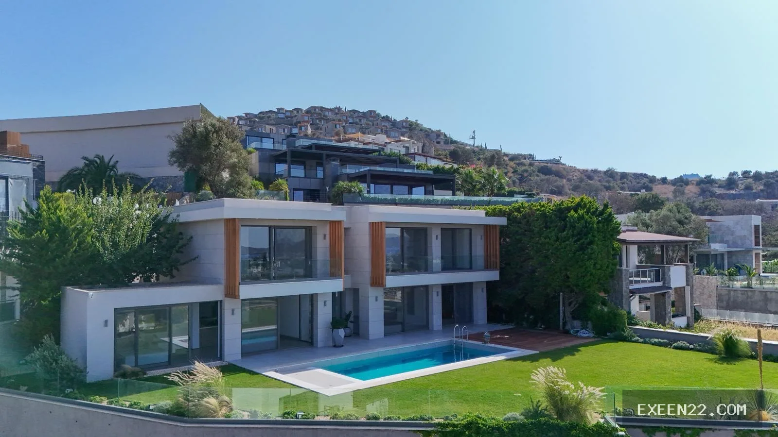 YALIKAVAK MERKEZ'DE MARİNAYA YÜRÜME MESAFESİNDE 1.000 M2 ARSA İÇERİSİNDE MÜSTAKİL LUXURY VİLLA