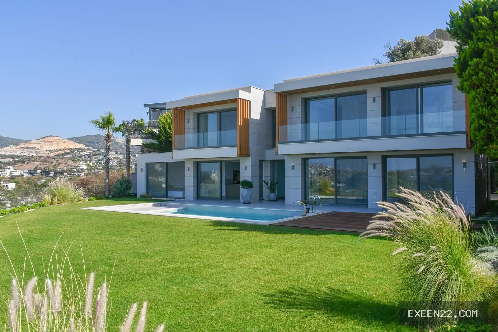 YALIKAVAK MERKEZ'DE MARİNAYA YÜRÜME MESAFESİNDE 1.000 M2 ARSA İÇERİSİNDE MÜSTAKİL LUXURY VİLLA