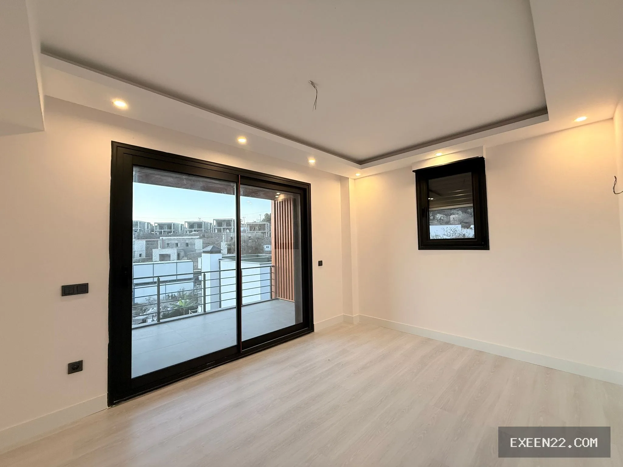YALIKAVAK GERİŞ'TE ÖZEL HAVUZLU MÜSTAKİL 4+1 SIFIR VİLLA