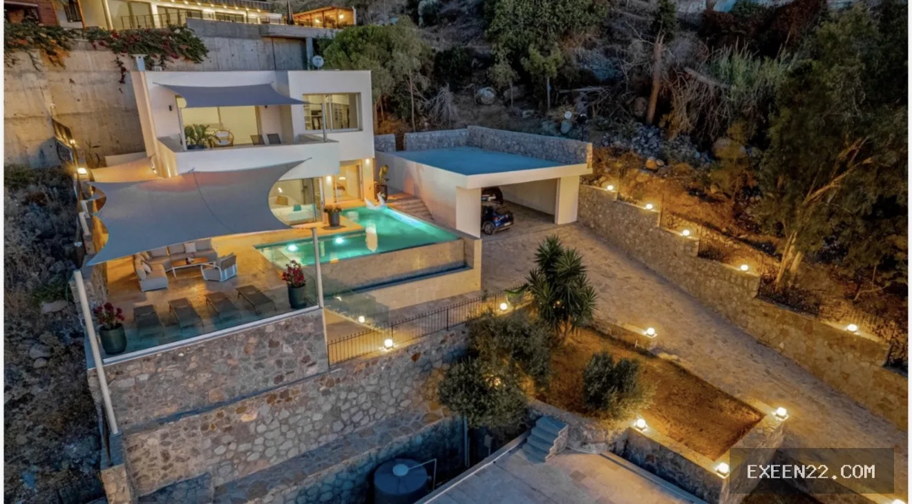 TURGUTREIS’TE DENİZ MANZARALI 1.400 m2 ARSA İÇERİSİNDE MÜSTAKİL VİLLA