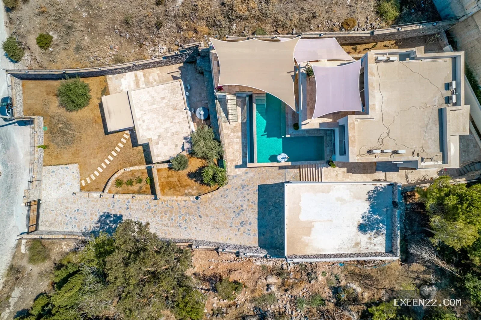 TURGUTREIS’TE DENİZ MANZARALI 1.400 m2 ARSA İÇERİSİNDE MÜSTAKİL VİLLA