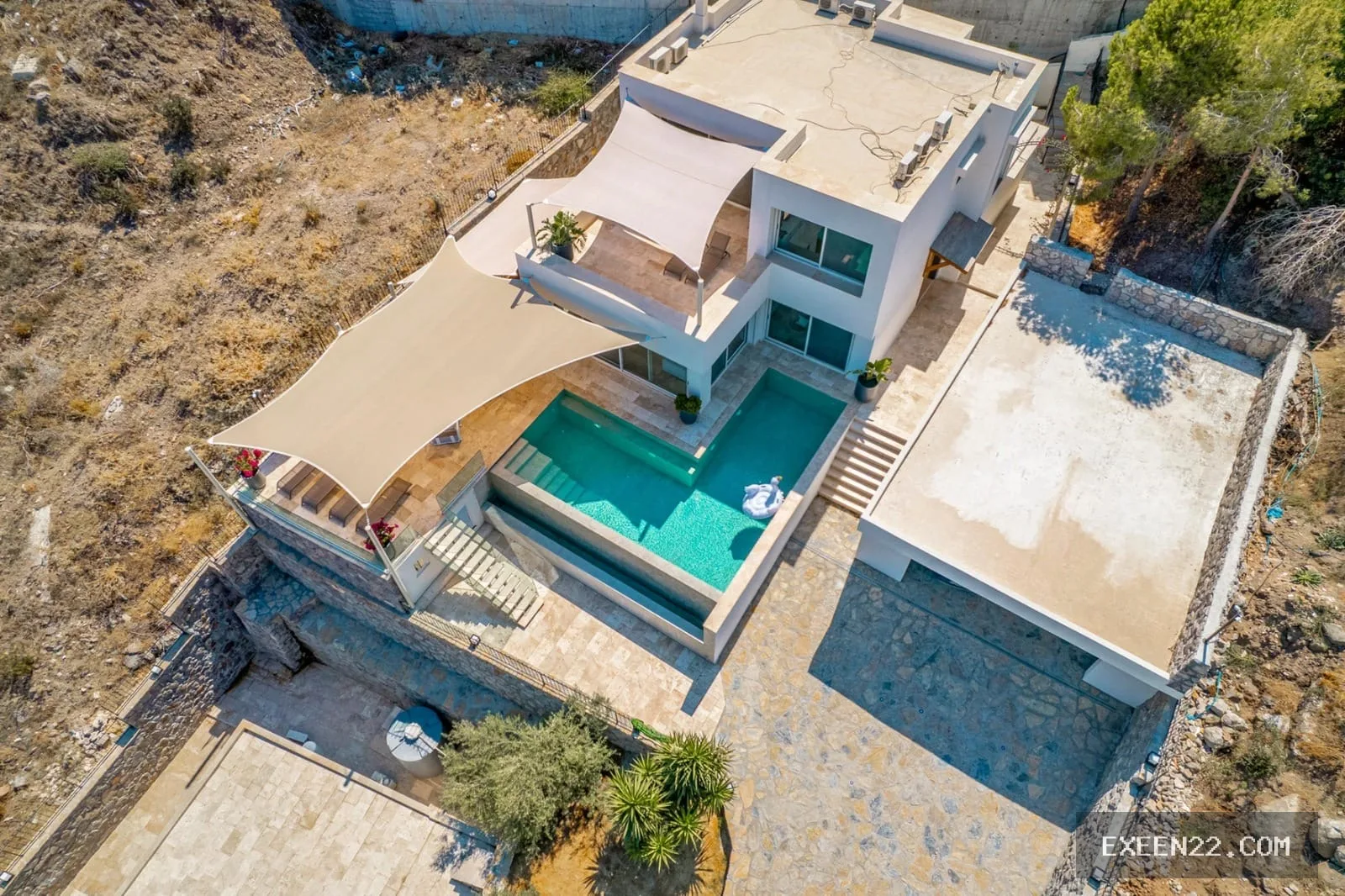 TURGUTREIS’TE DENİZ MANZARALI 1.400 m2 ARSA İÇERİSİNDE MÜSTAKİL VİLLA