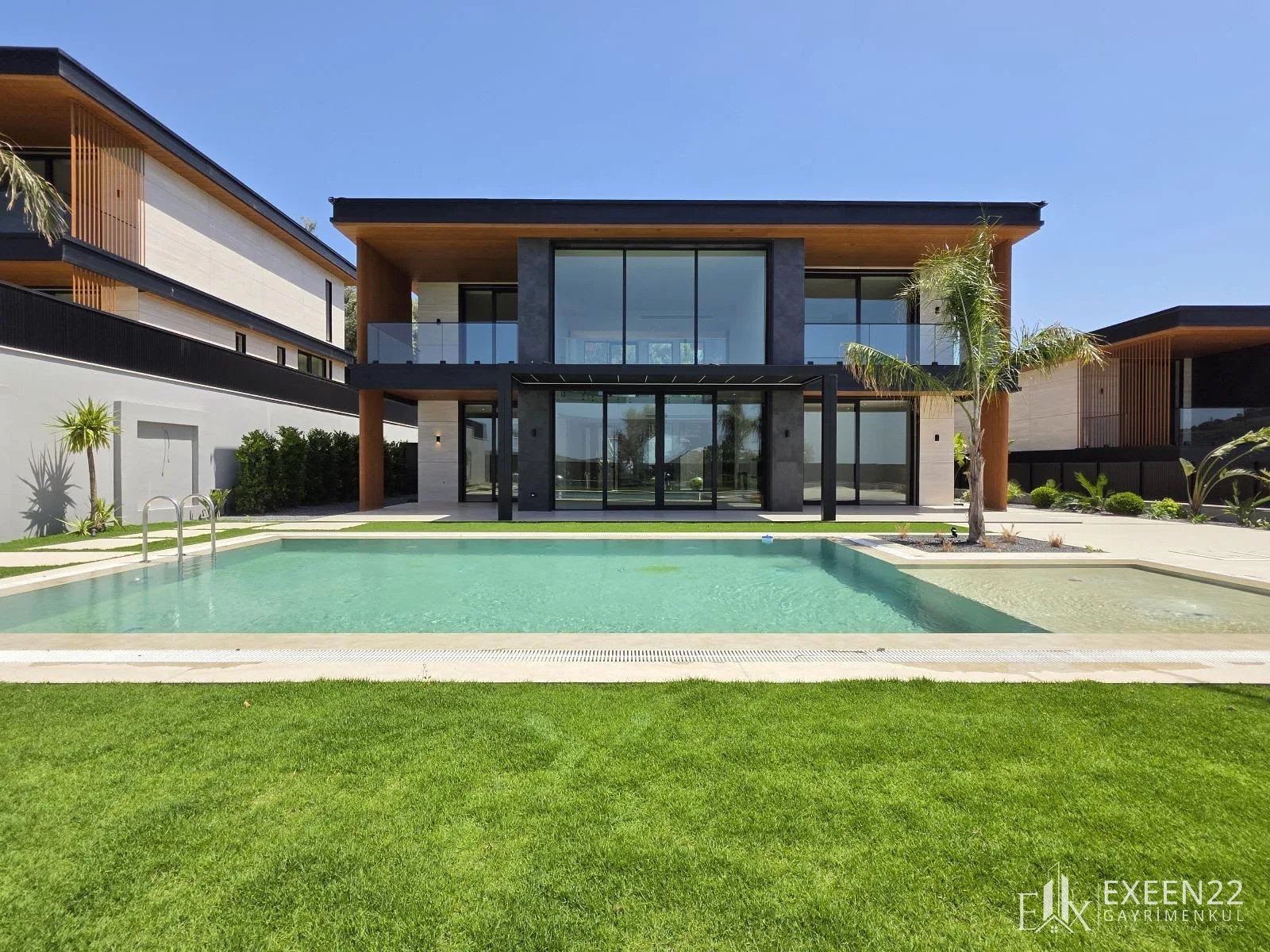 YALIKAVAK MERKEZ'DE 4+1 720 M2 ARSA İÇERİSİNDE ÖZEL HAVUZLU MÜSTAKİL LUXURY VİLLA