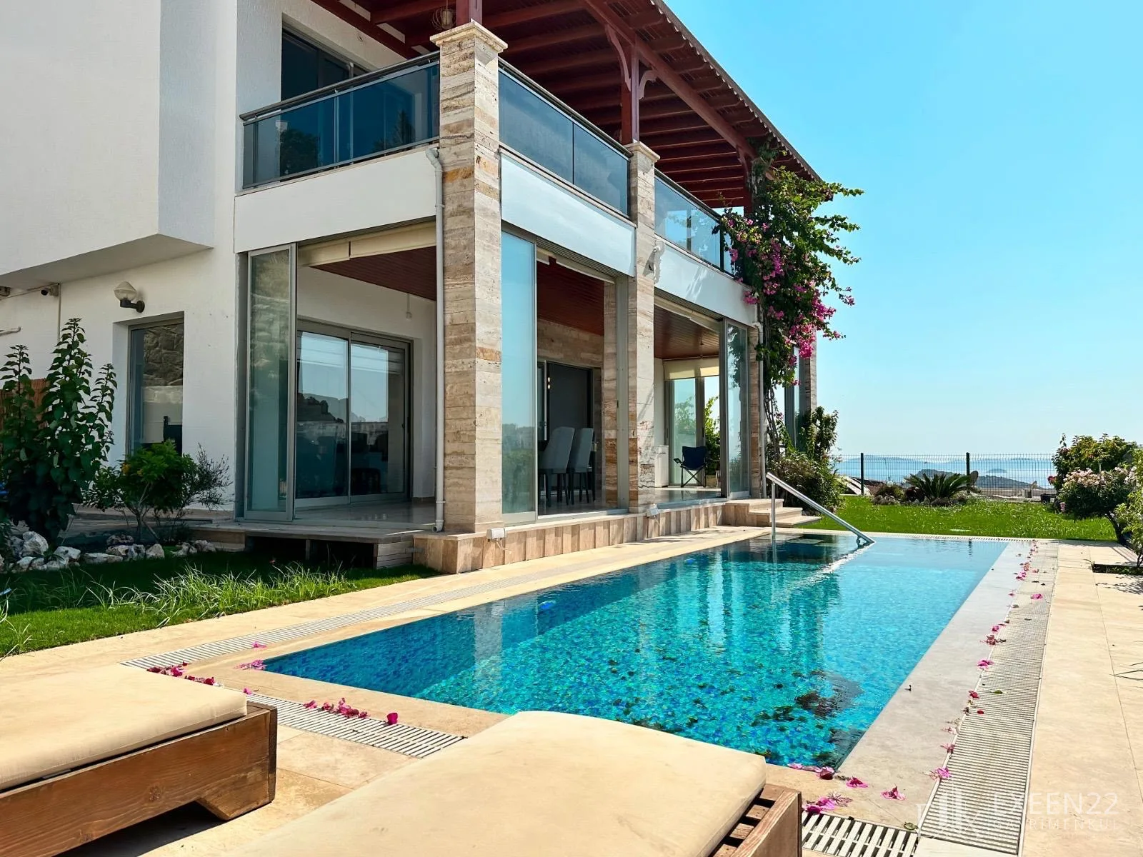 BODRUM GÜMÜŞLÜK KOYUNBABA'DA 3+1 SİTE İÇERİSİNDE DENİZ MANZARALI MÜSTAKİL HAVUZLU VİLLA