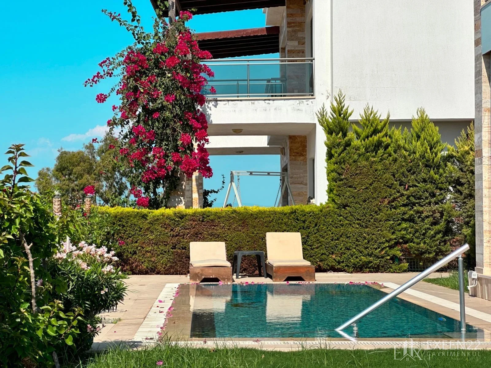 BODRUM GÜMÜŞLÜK KOYUNBABA'DA 3+1 SİTE İÇERİSİNDE DENİZ MANZARALI MÜSTAKİL HAVUZLU VİLLA