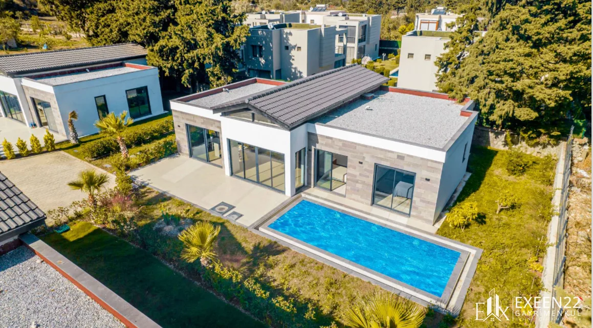 YALIKAVAK GÖKÇEBEL'DE TEK KATLI  ÖZEL HAVUZLU 4+1 MÜSTAKİL SIFIR VİLLA