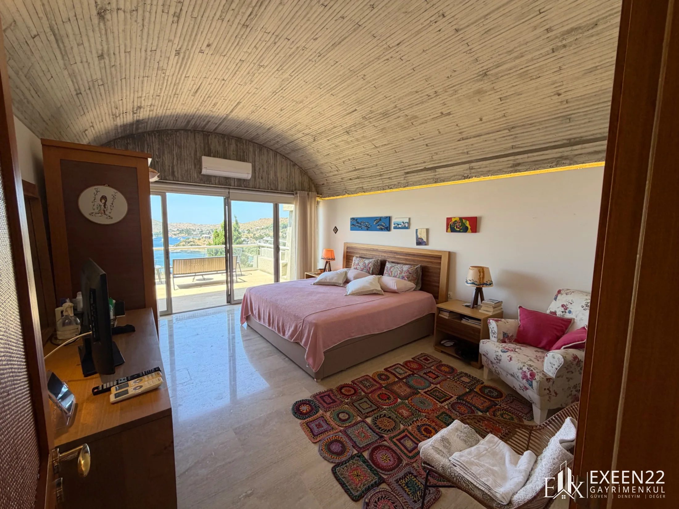 YALIKAVAK KÜDÜR’DE EŞSİZ DENİZ MANZARALI 5+2 VILLA