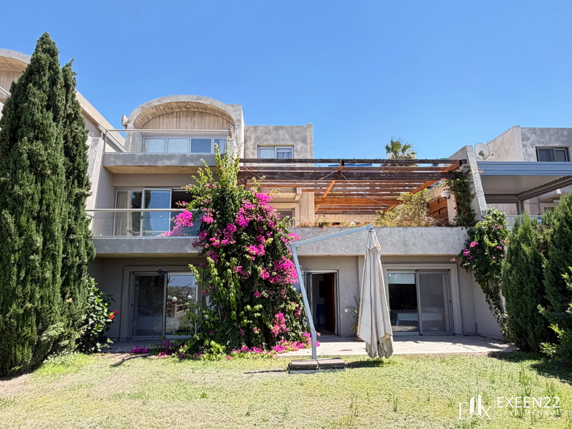 YALIKAVAK KÜDÜR’DE EŞSİZ DENİZ MANZARALI 5+2 VILLA