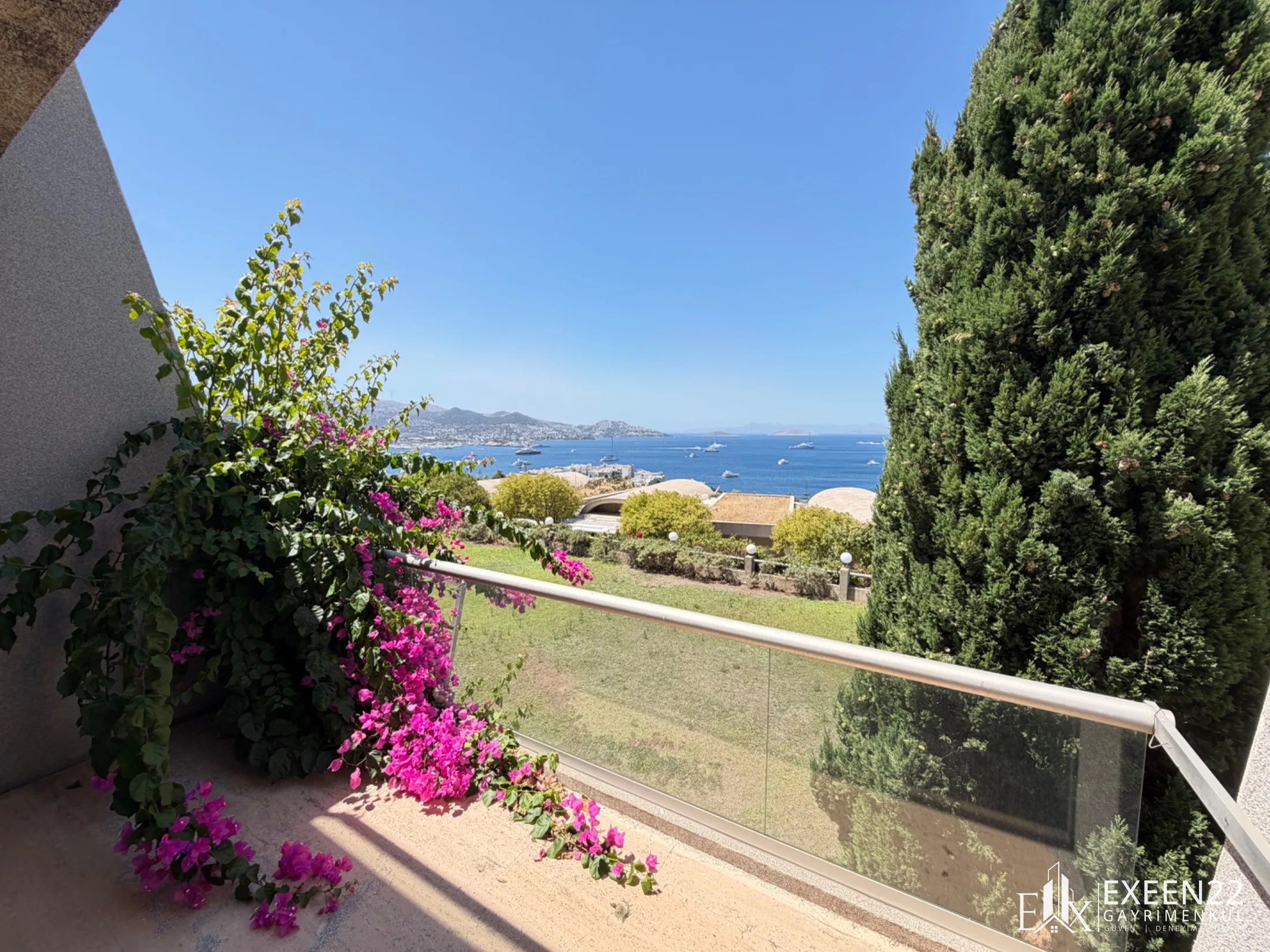 YALIKAVAK KÜDÜR’DE EŞSİZ DENİZ MANZARALI 5+2 VILLA