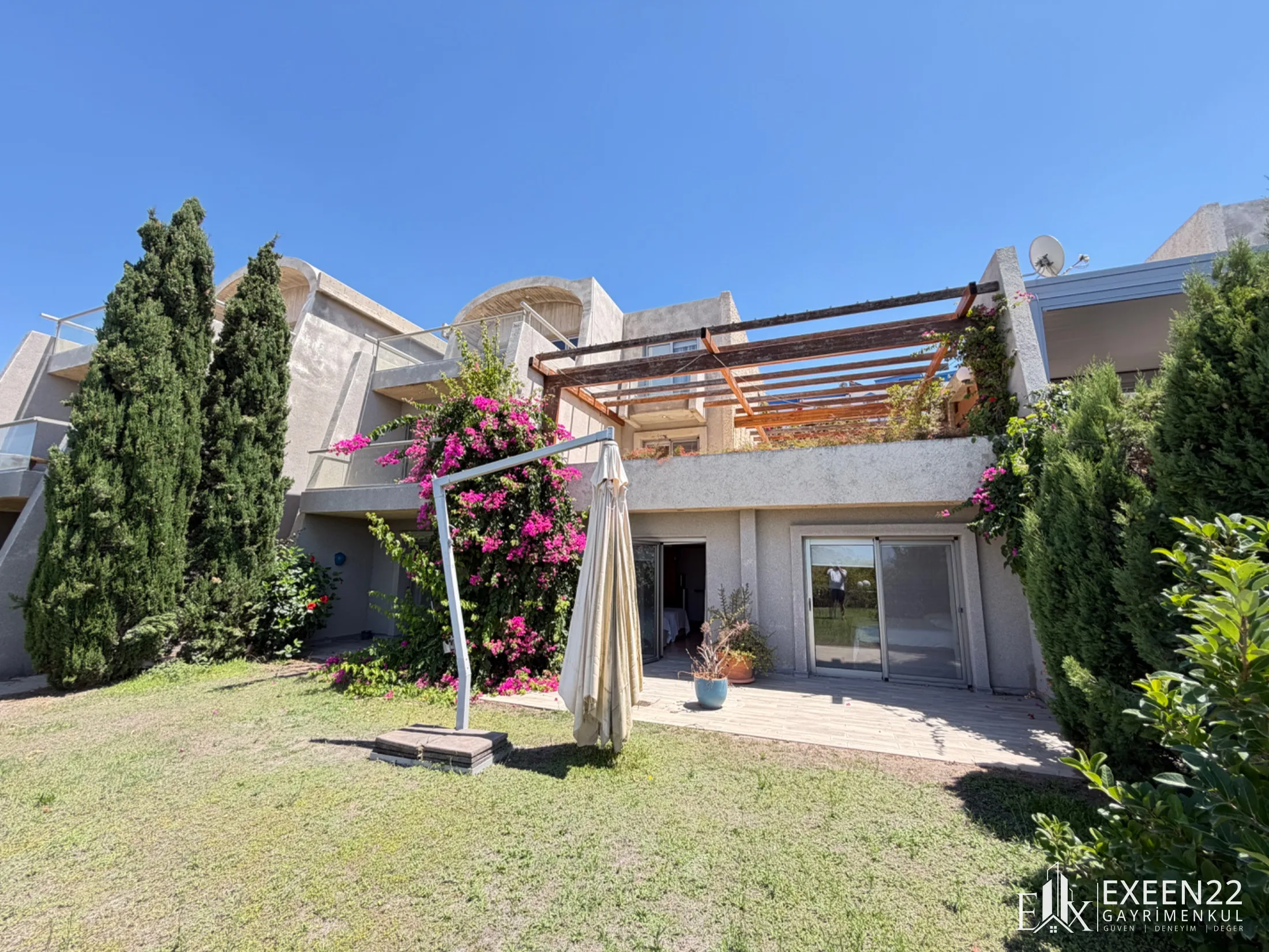 YALIKAVAK KÜDÜR’DE EŞSİZ DENİZ MANZARALI 5+2 VILLA