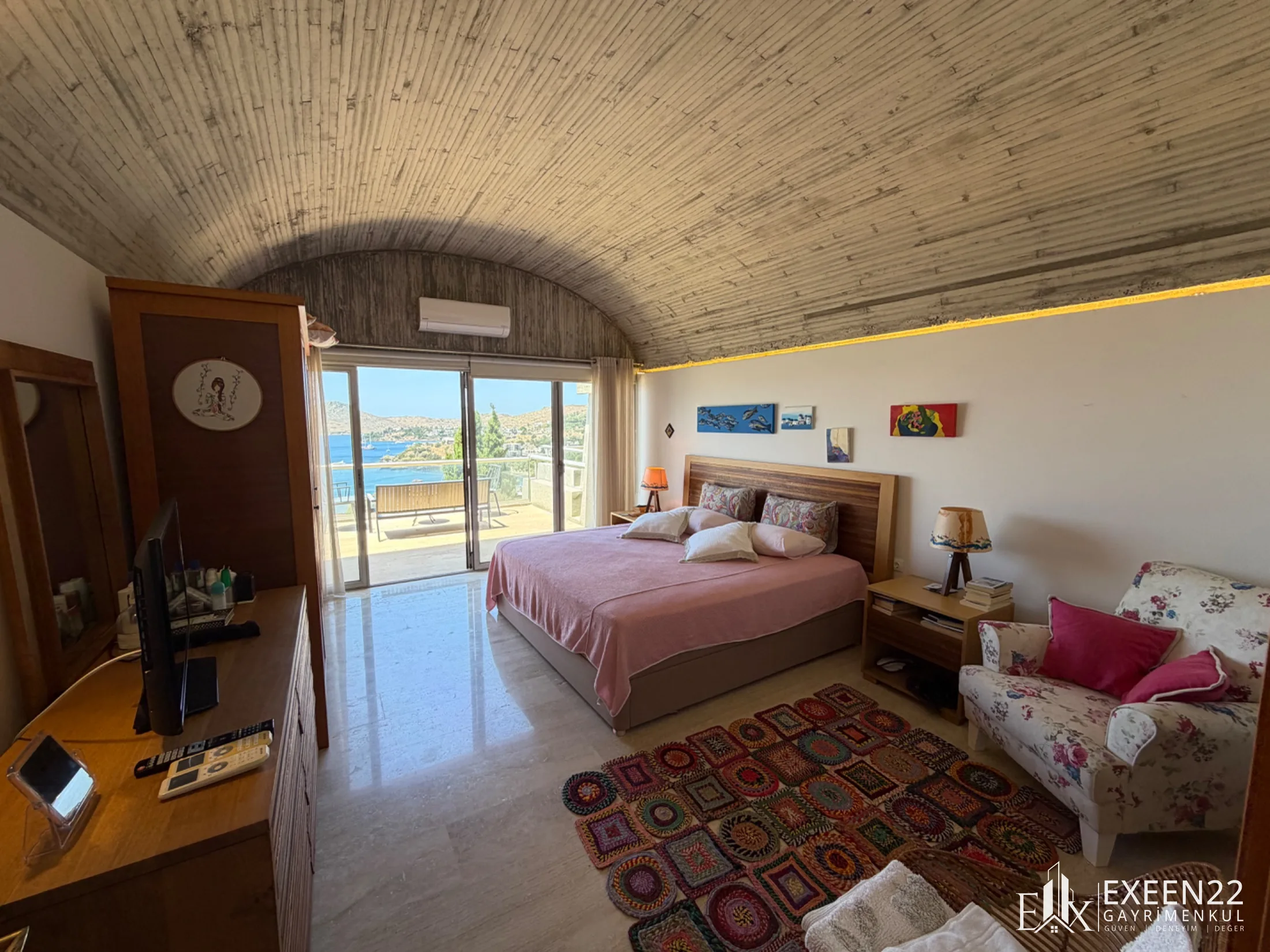 YALIKAVAK KÜDÜR’DE EŞSİZ DENİZ MANZARALI 5+2 VILLA