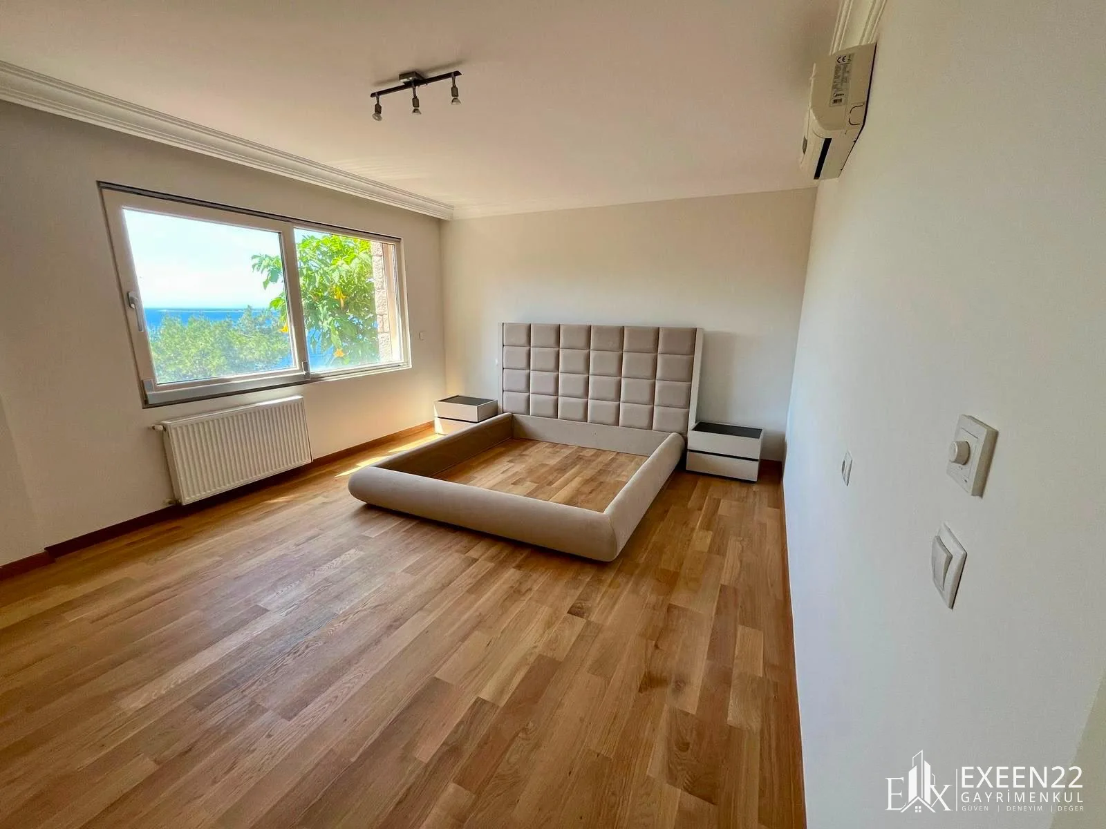 TÜKBÜKÜ HEBİL KOYUN'DA DENİZE SIFIR 1.500 M2 ARSA İÇERİSİNDE TEK KATLI MÜSTAKİL VİLLA