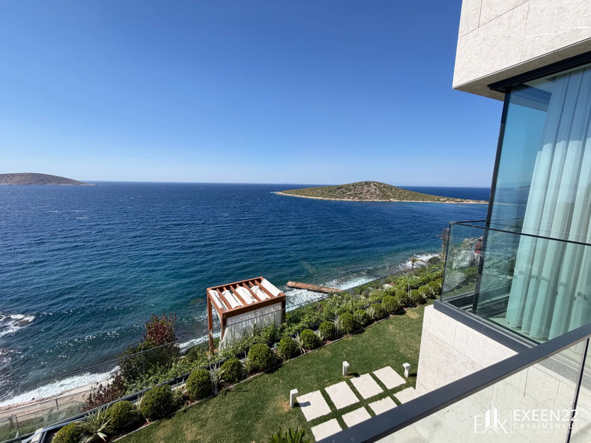 BODRUM GÜMÜŞLÜK  KOYUNBABA'DA DENİZE SIFIR SİTE İÇERİSİNDE EXCLUSİVE  MÜSTAKİL VİLLA