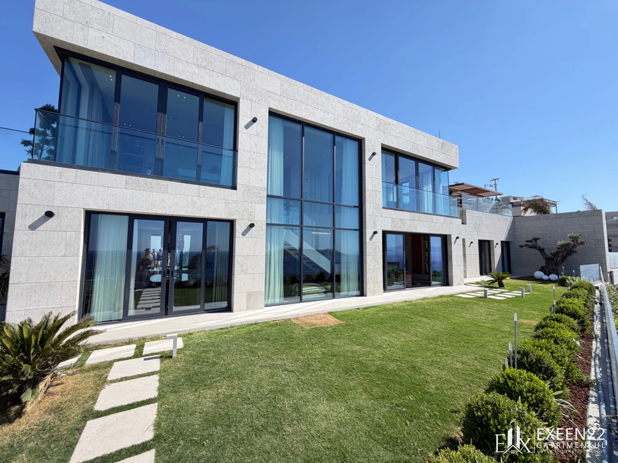 BODRUM GÜMÜŞLÜK  KOYUNBABA'DA DENİZE SIFIR SİTE İÇERİSİNDE EXCLUSİVE  MÜSTAKİL VİLLA
