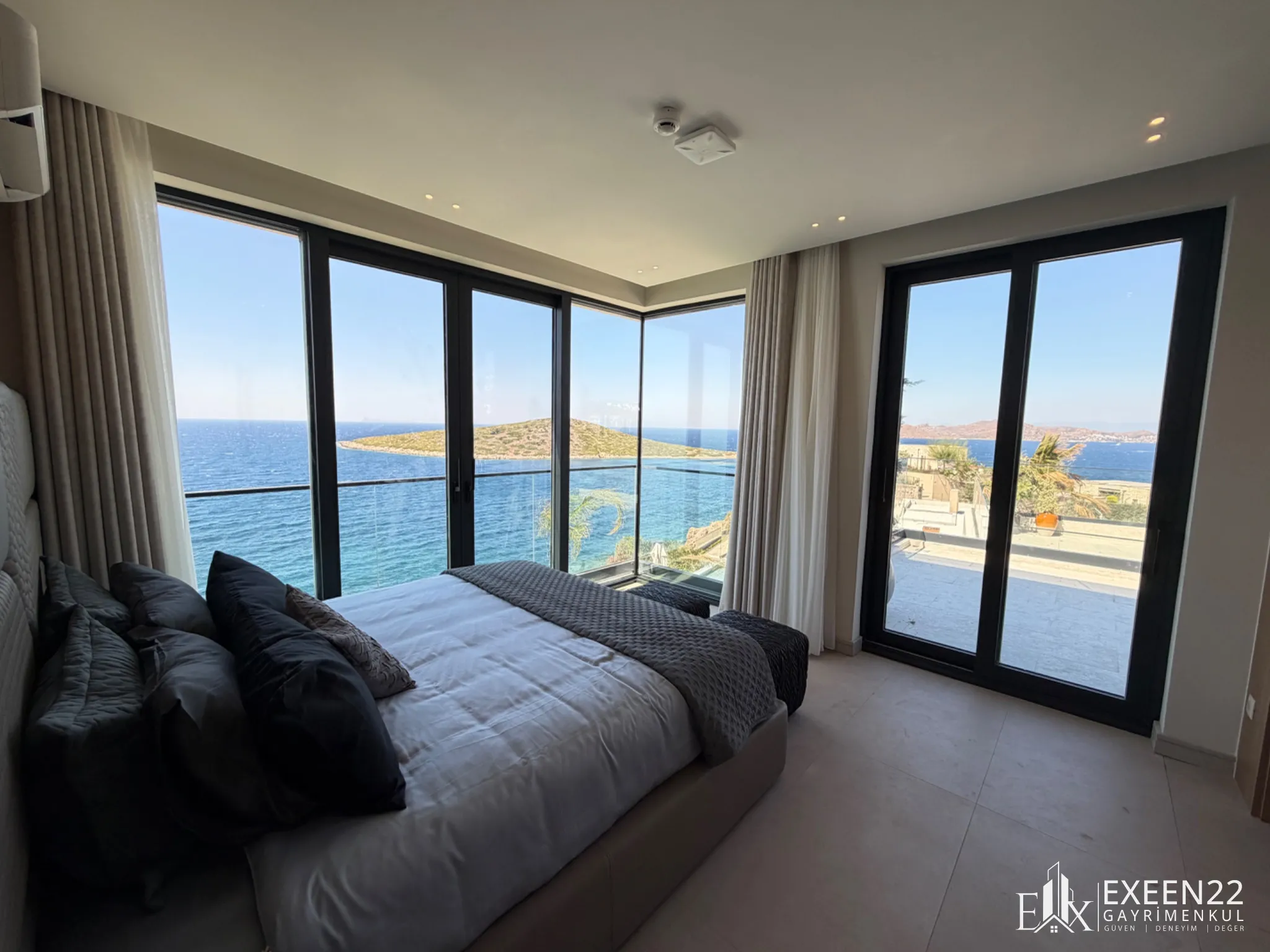 BODRUM GÜMÜŞLÜK  KOYUNBABA'DA DENİZE SIFIR SİTE İÇERİSİNDE EXCLUSİVE  MÜSTAKİL VİLLA
