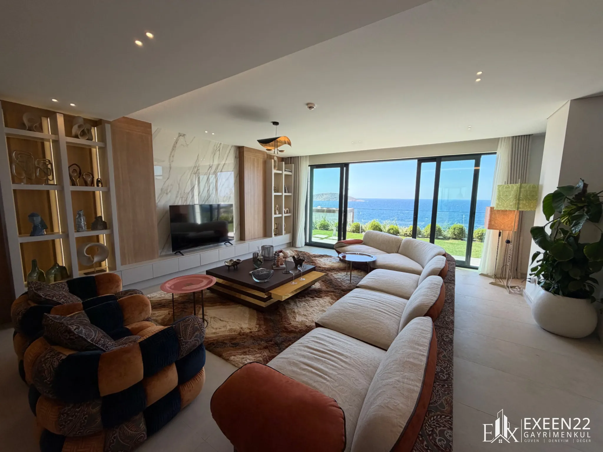 BODRUM GÜMÜŞLÜK  KOYUNBABA'DA DENİZE SIFIR SİTE İÇERİSİNDE EXCLUSİVE  MÜSTAKİL VİLLA