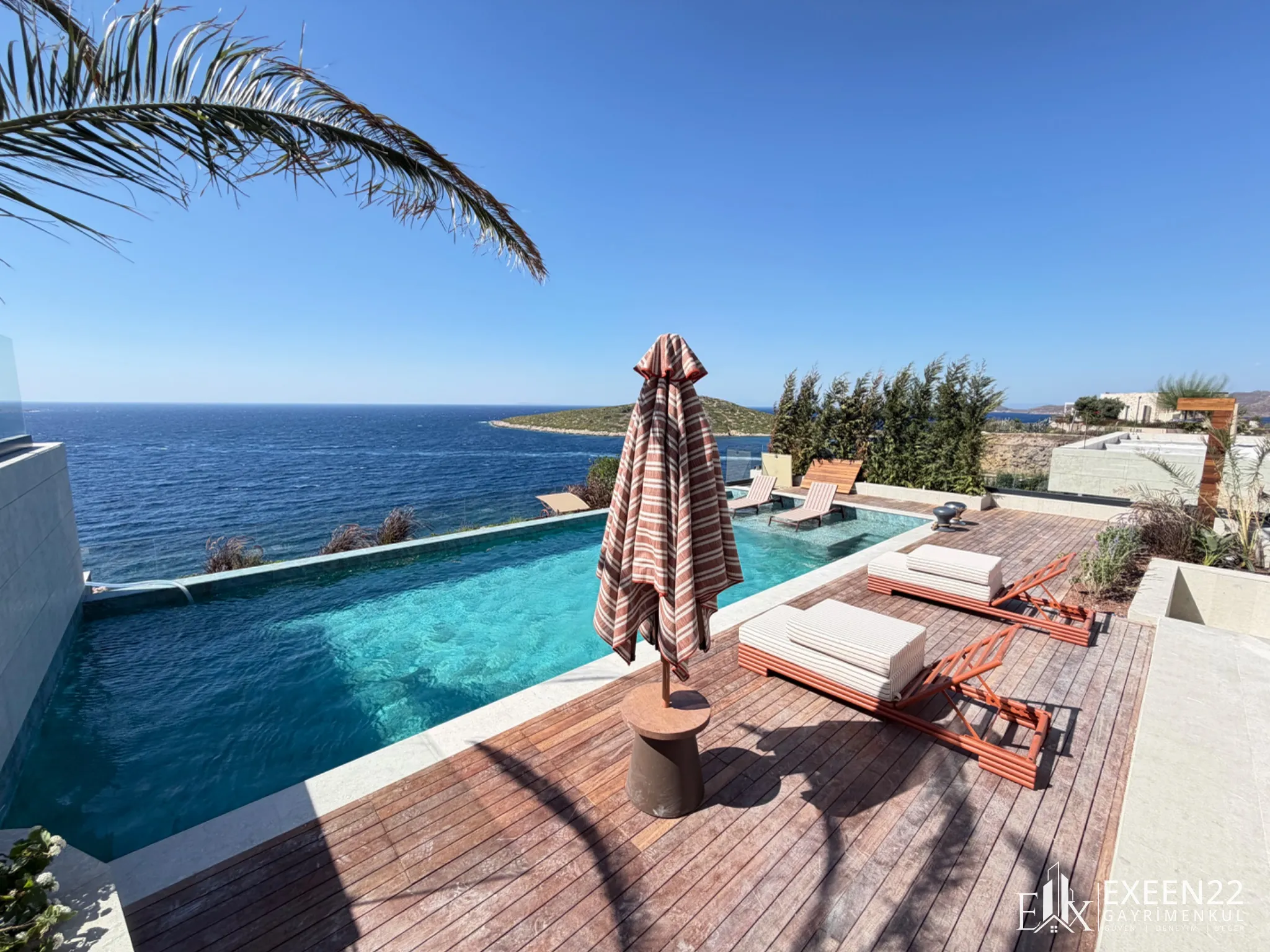 BODRUM GÜMÜŞLÜK  KOYUNBABA'DA DENİZE SIFIR SİTE İÇERİSİNDE EXCLUSİVE  MÜSTAKİL VİLLA