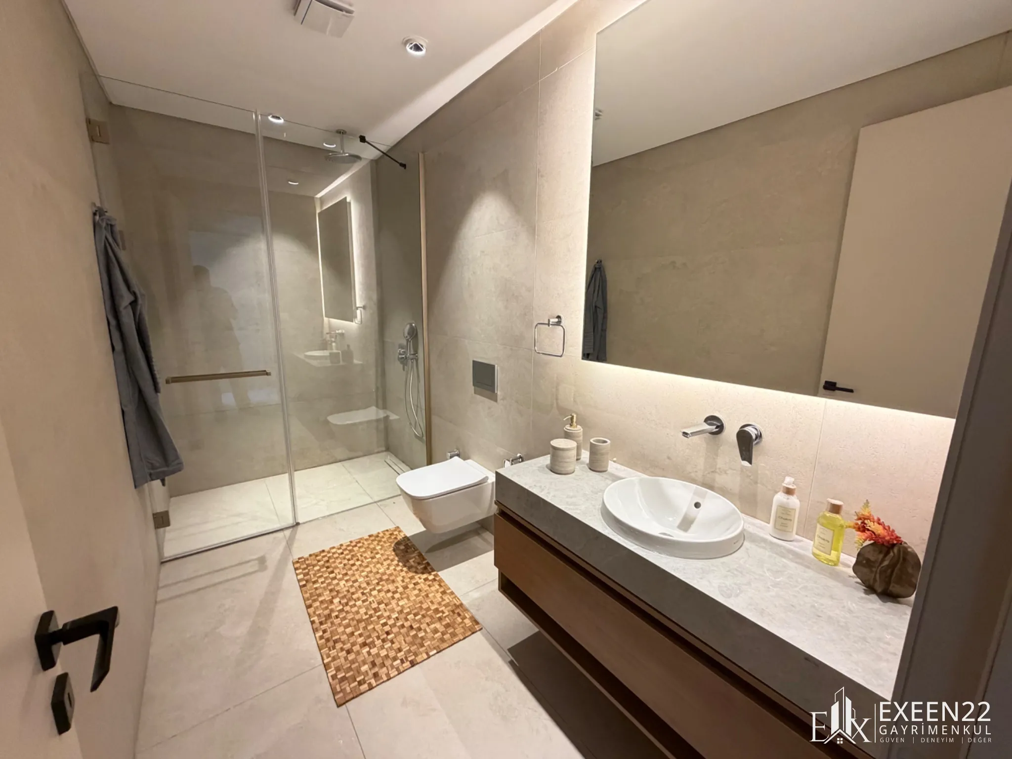 BODRUM GÜMÜŞLÜK  KOYUNBABA'DA DENİZE SIFIR SİTE İÇERİSİNDE EXCLUSİVE  MÜSTAKİL VİLLA