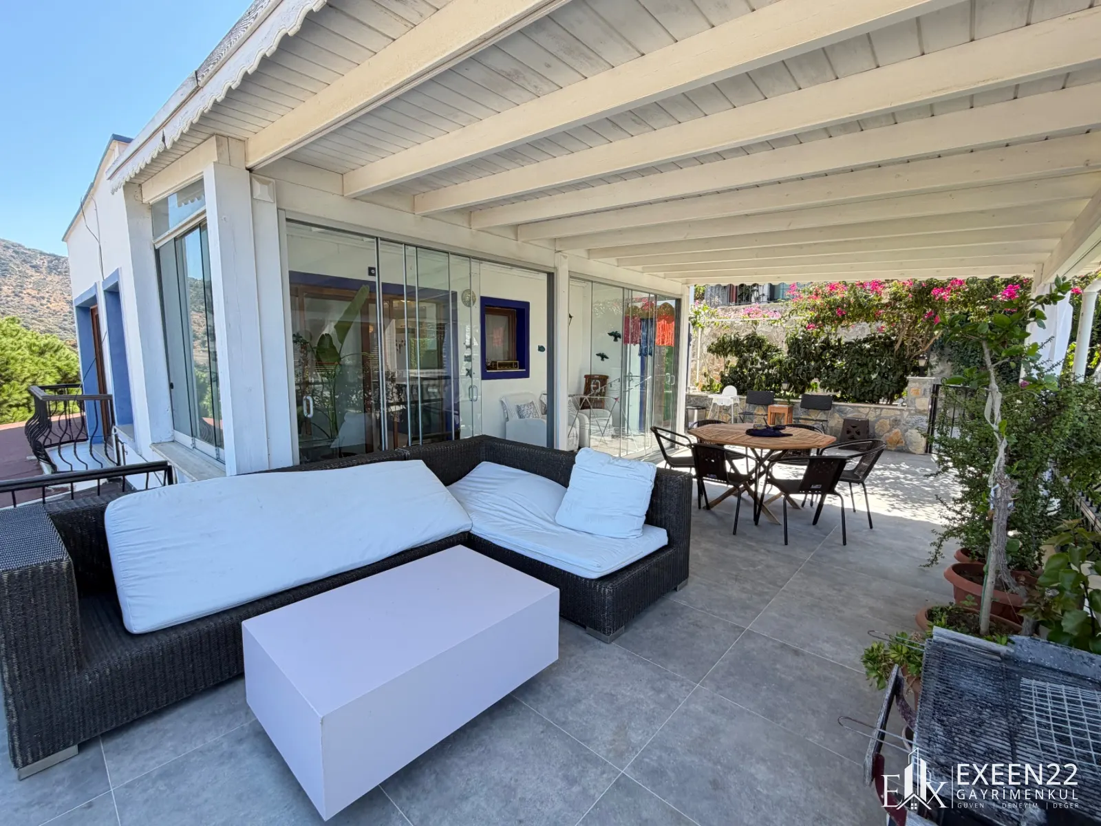 YALIKAVAK MARİNAYA 5 DAKİKA MESAFEDE EŞSİZ DENİZ MANZARALI 3+1 FLAT DAİRE