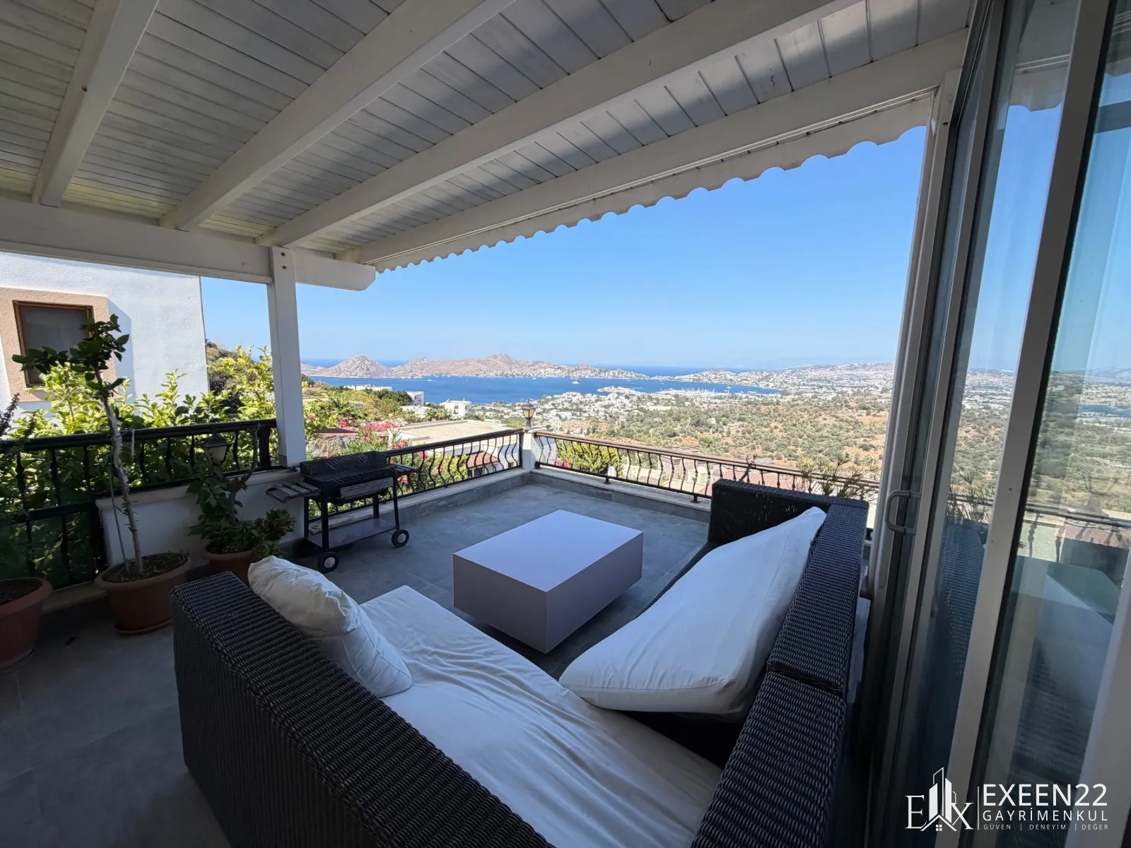YALIKAVAK MARİNAYA 5 DAKİKA MESAFEDE EŞSİZ DENİZ MANZARALI 3+1 FLAT DAİRE