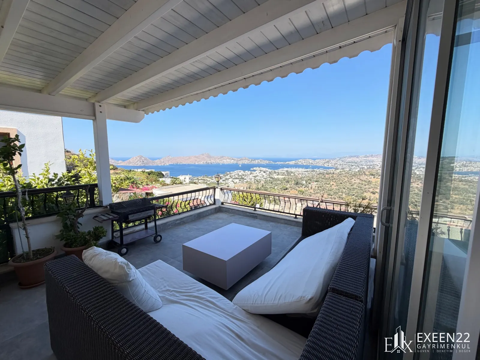 YALIKAVAK MARİNAYA 5 DAKİKA MESAFEDE EŞSİZ DENİZ MANZARALI 3+1 FLAT DAİRE